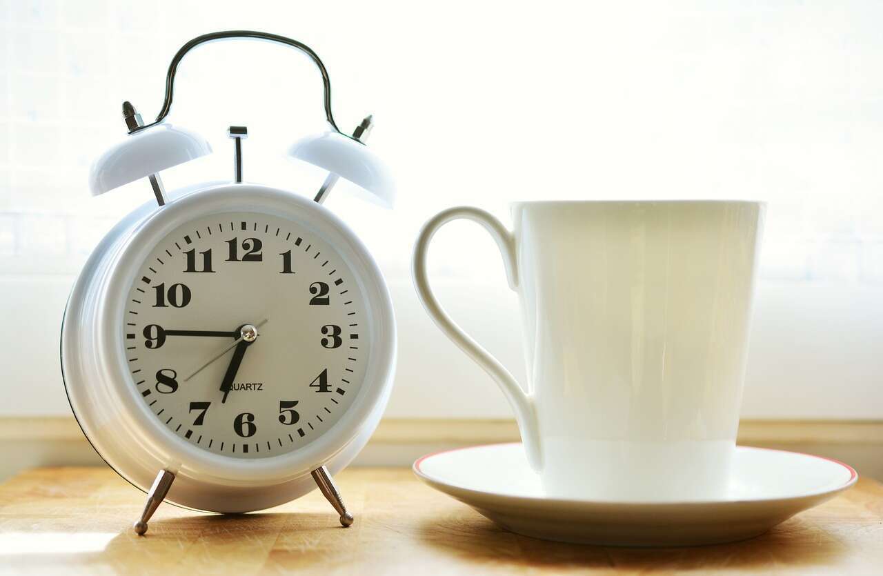 alarm clock, cup, morning-2116007.jpg